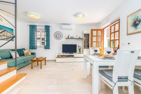 House Tia - Unit 182464-5