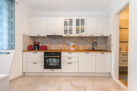House Tia - Unit 182464-5