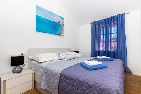 House Tia - Unit 182464-5