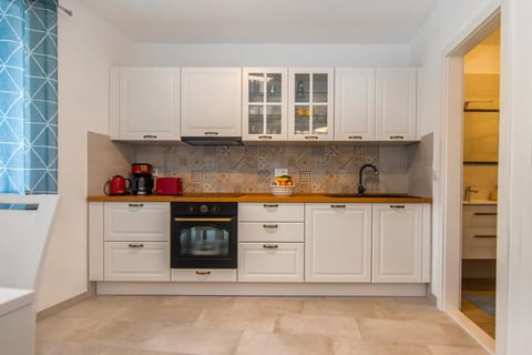 House Tia - Unit 182464-5