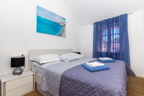 House Tia - Unit 182464-5