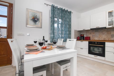 House Tia - Unit 182464-5