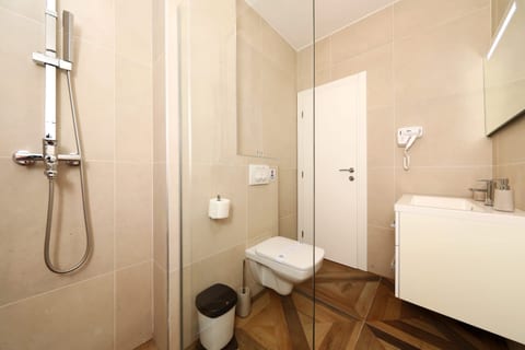 Apartments Redstone luxury apartments - Unit 202549-5