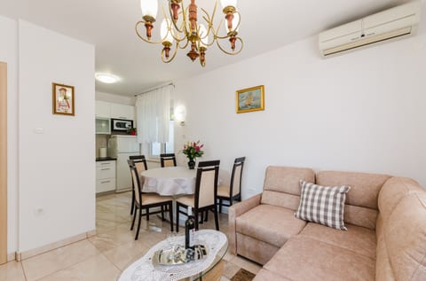 Apartments Katica - Unit 202842-5