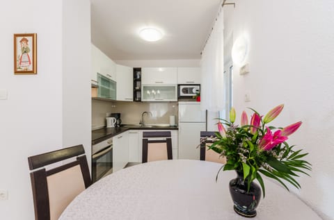 Apartments Katica - Unit 202842-5