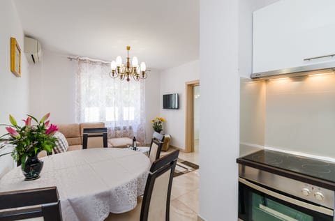 Apartments Katica - Unit 202842-5