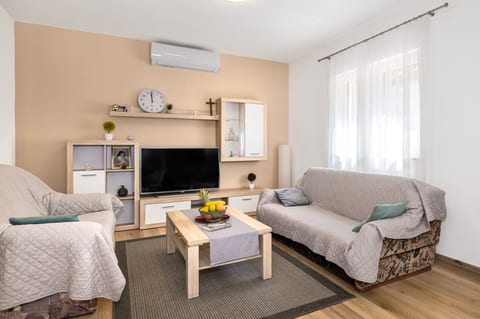 House MM - Unit 202917-5