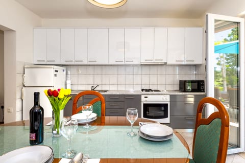 House MM - Unit 202917-5