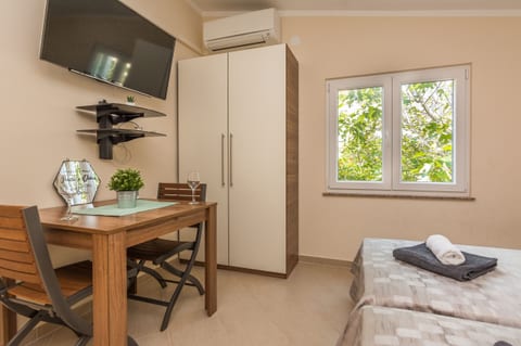 Apartments Bobeta - Unit 202951-5