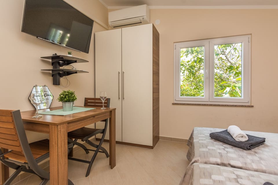 Apartments Bobeta - Unit 202951-5