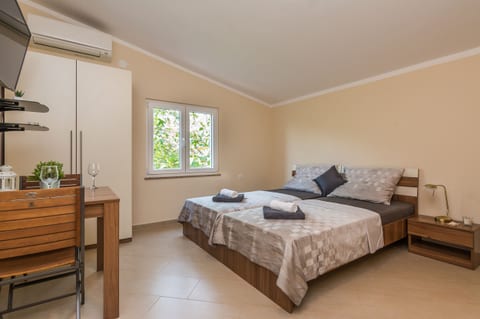 Apartments Bobeta - Unit 202951-5