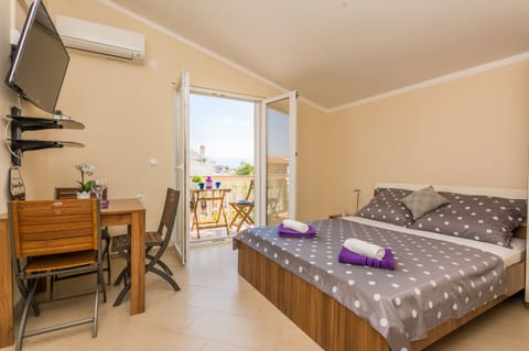 Apartments Bobeta - Unit 202954-5