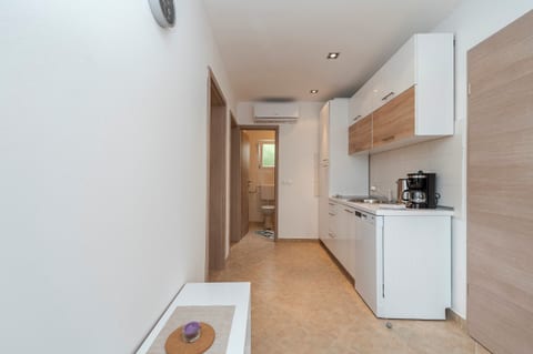 Apartment Simic - Unit 202960-5