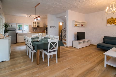 Villa Harmony - Unit 202990-5