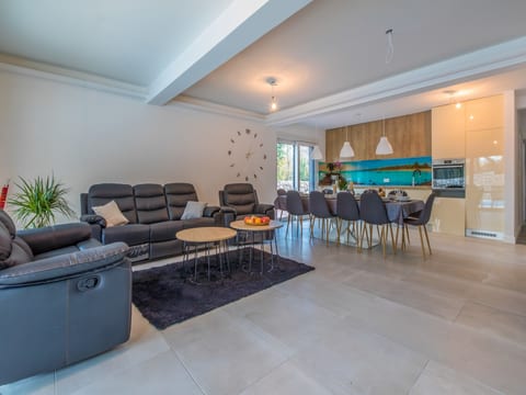 Villa Adry - Unit 203074-5