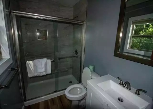 Primary bathroom - Bear Ridge Vista - Gatlinburg