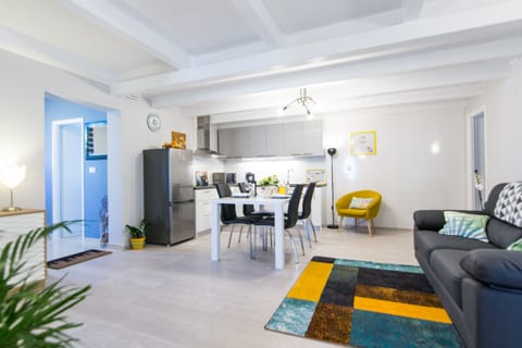 House Turquoise - Unit 203079-5