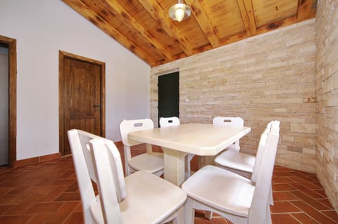 House Coral - Unit 203111-5