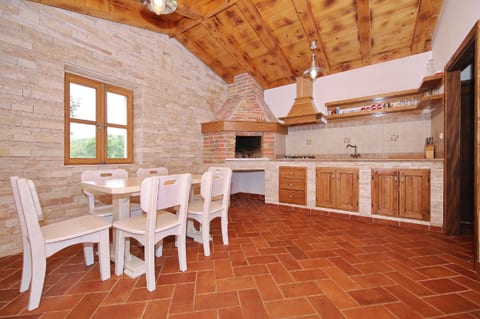 House Coral - Unit 203111-5