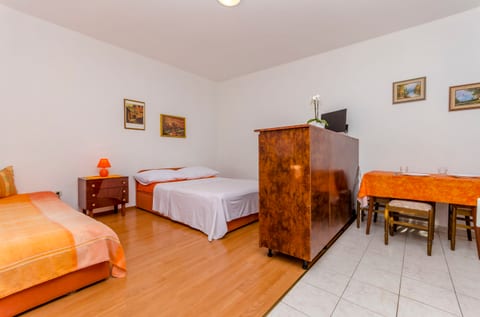 Apartments Tomislav - Unit 203144-5