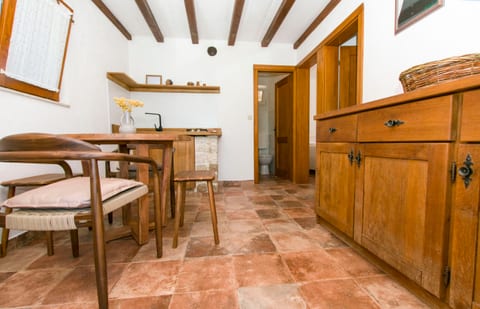 House Mate - Unit 203270-5