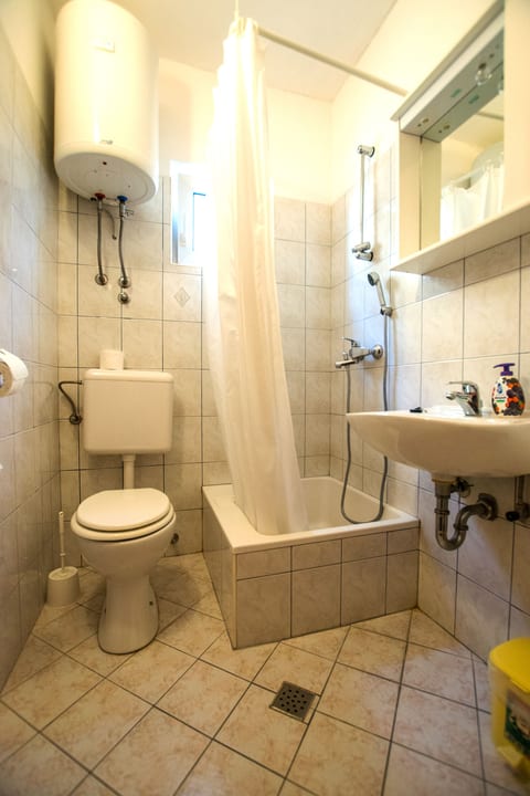 Apartment Tina-on the beachfront - Unit 203380-5
