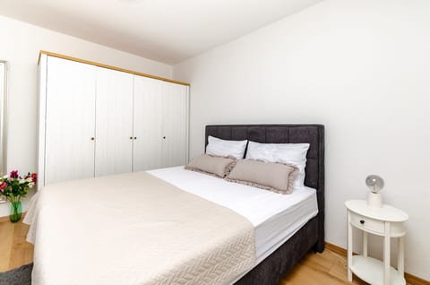 Apartments Vinka - Unit 206610-16