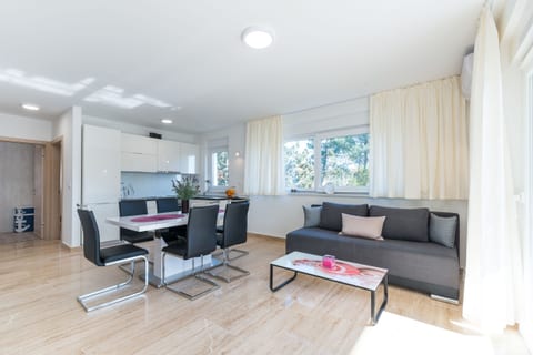 Apartment Martan - Unit 204906-5