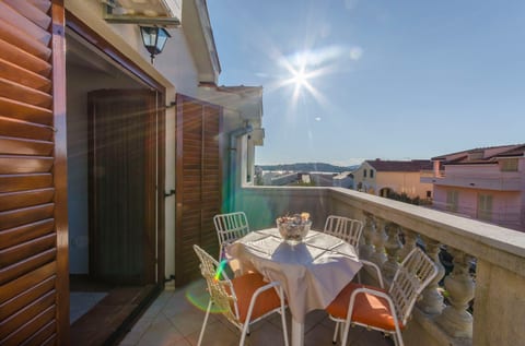 Apartments Villa Estella - Unit 204923-5