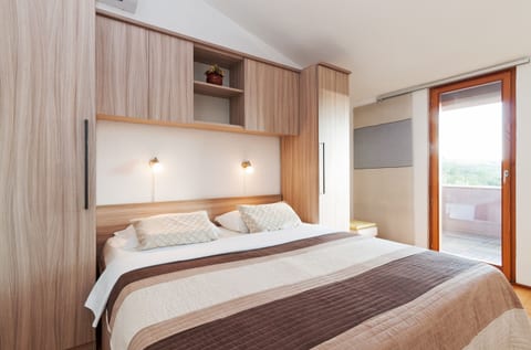 House Valek - Unit 204955-5