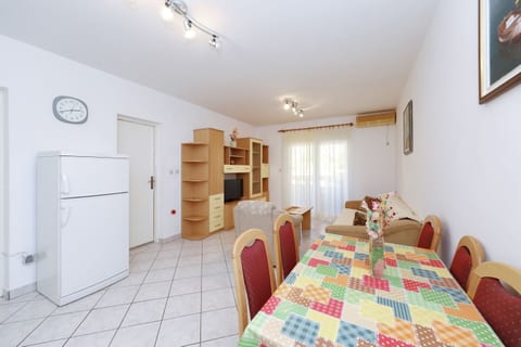 Apartment Emina - Unit 204968-5