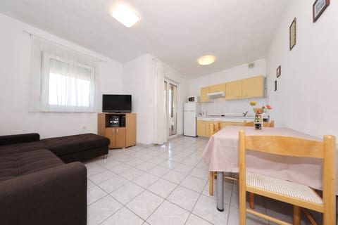 Apartment Alexa - Unit 204969-5