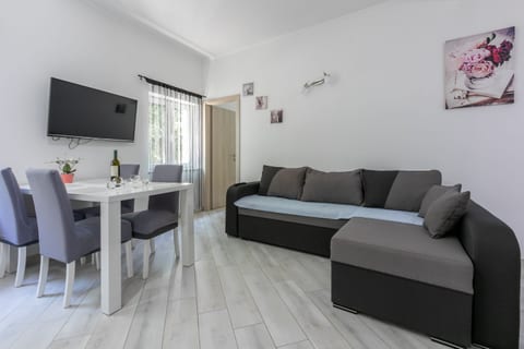 Apartment Danijel - Unit 204979-5