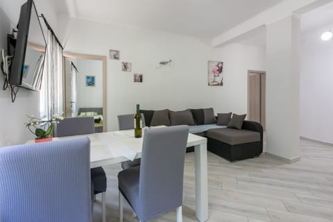 Apartment Danijel - Unit 204979-5