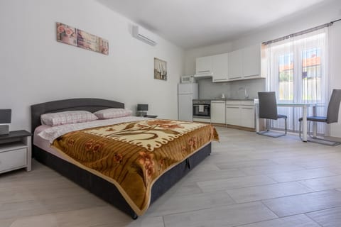 Apartment Studio - Unit 204980-5