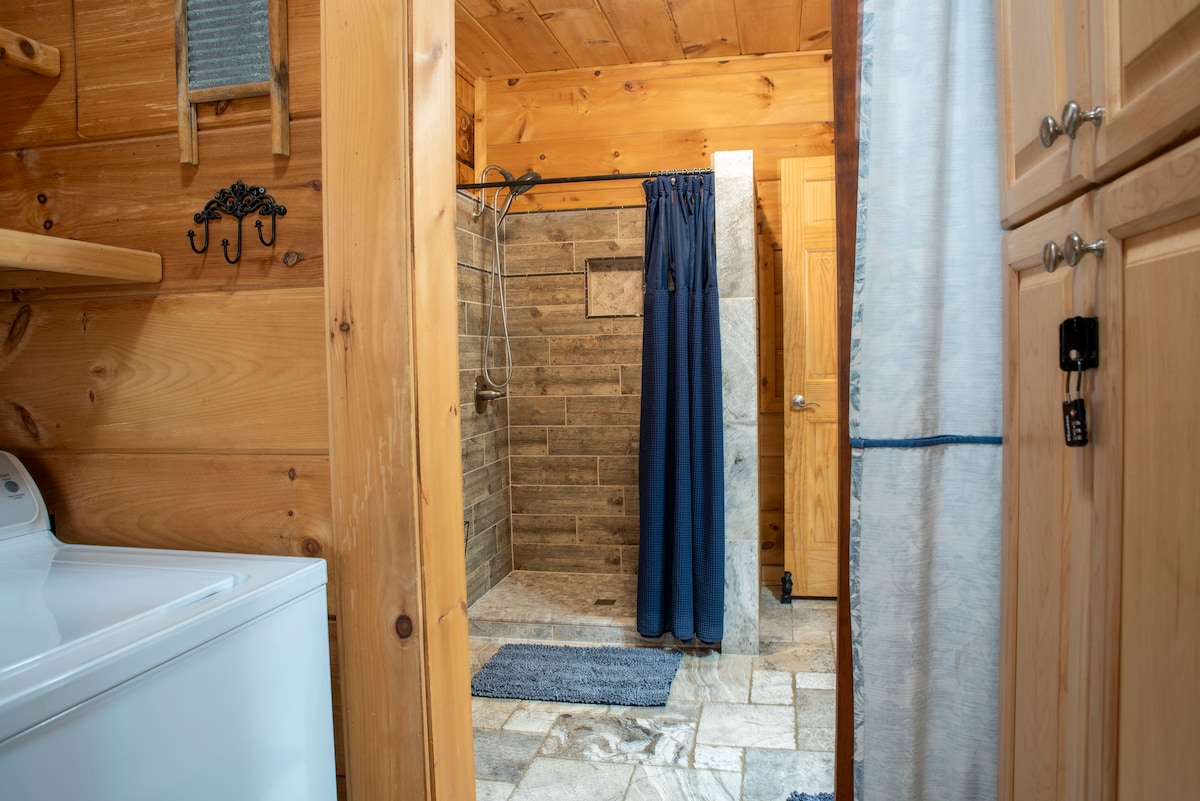 Bear Pause Log Cabin Great Smoky Mountains