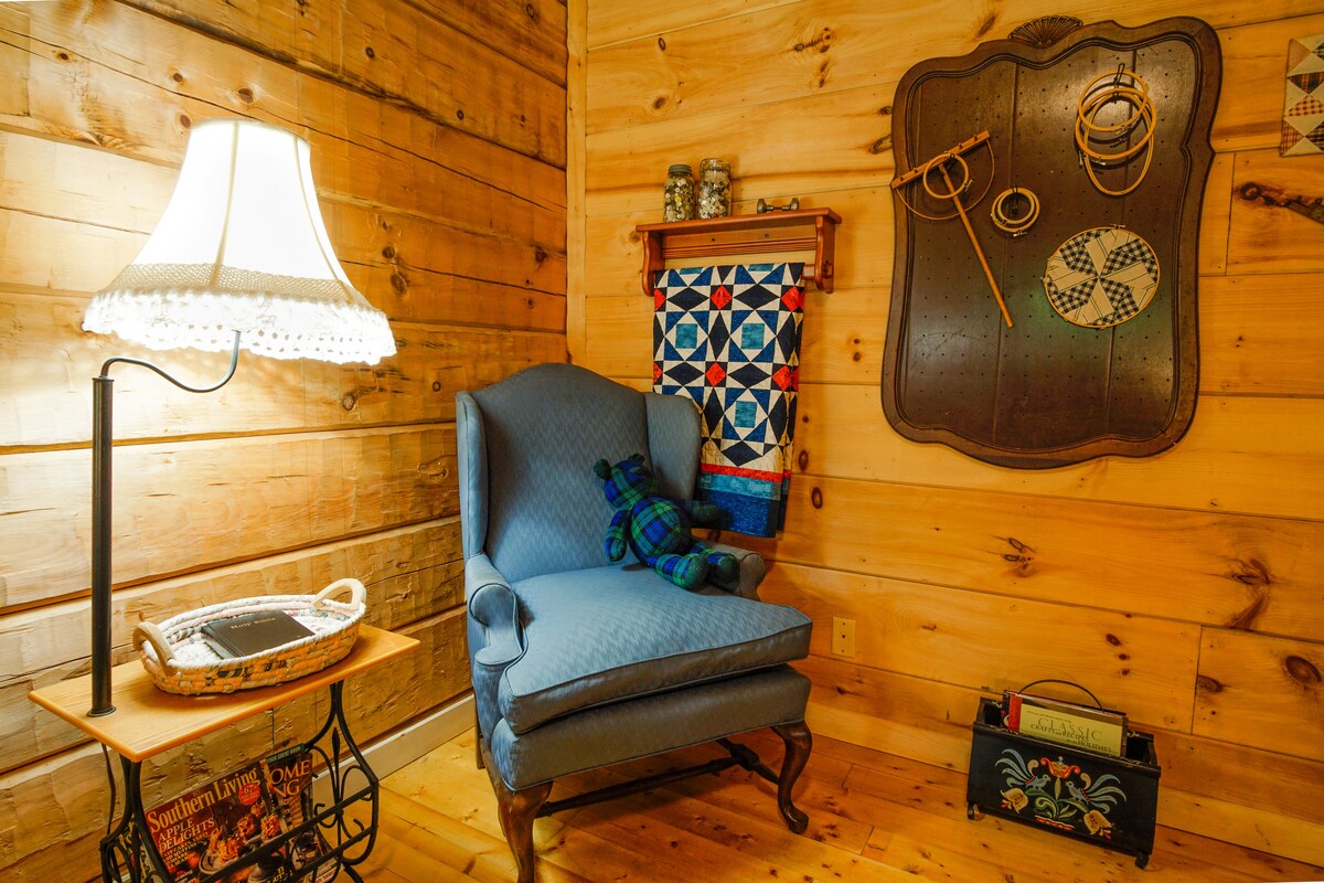 Bear Pause Log Cabin Great Smoky Mountains
