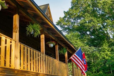 Bear Pause Log Cabin Great Smoky Mountains