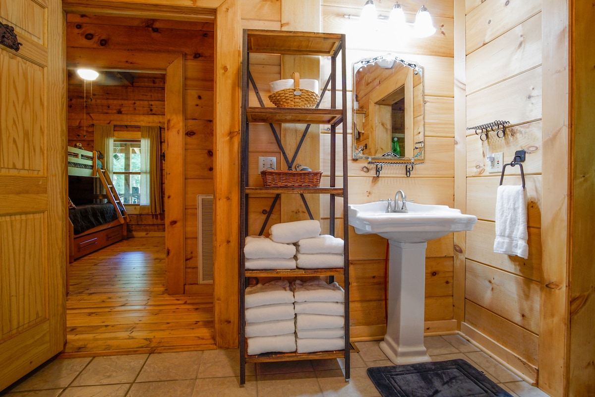 Bear Pause Log Cabin Great Smoky Mountains