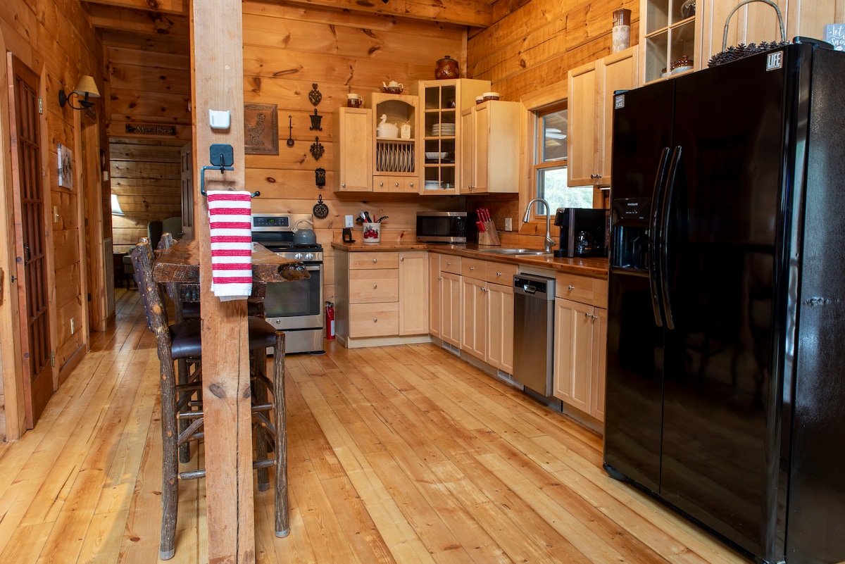 Bear Pause Log Cabin Great Smoky Mountains