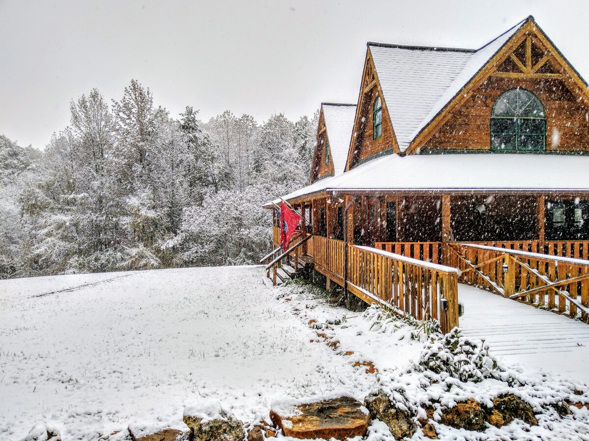 Bear Pause Log Cabin Great Smoky Mountains