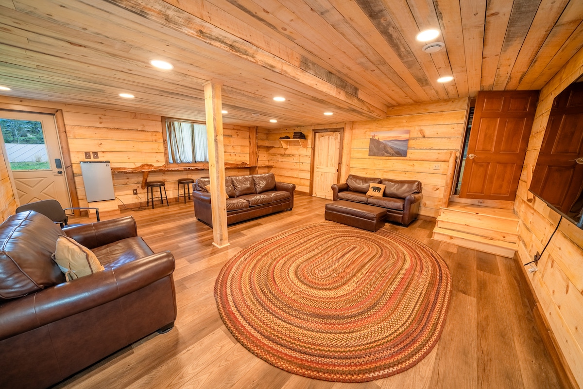 Bear Pause Log Cabin Great Smoky Mountains