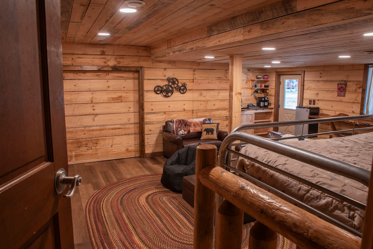 Bear Pause Log Cabin Great Smoky Mountains