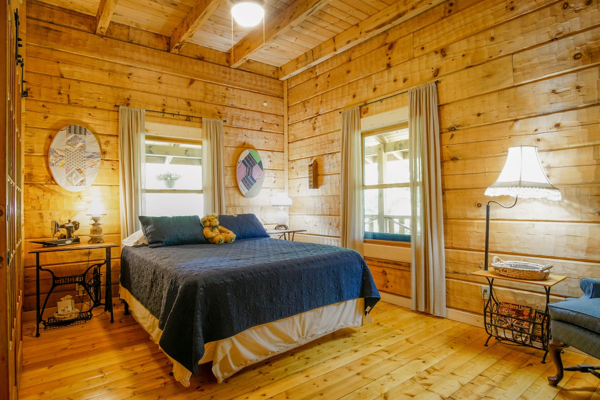Bear Pause Log Cabin Great Smoky Mountains