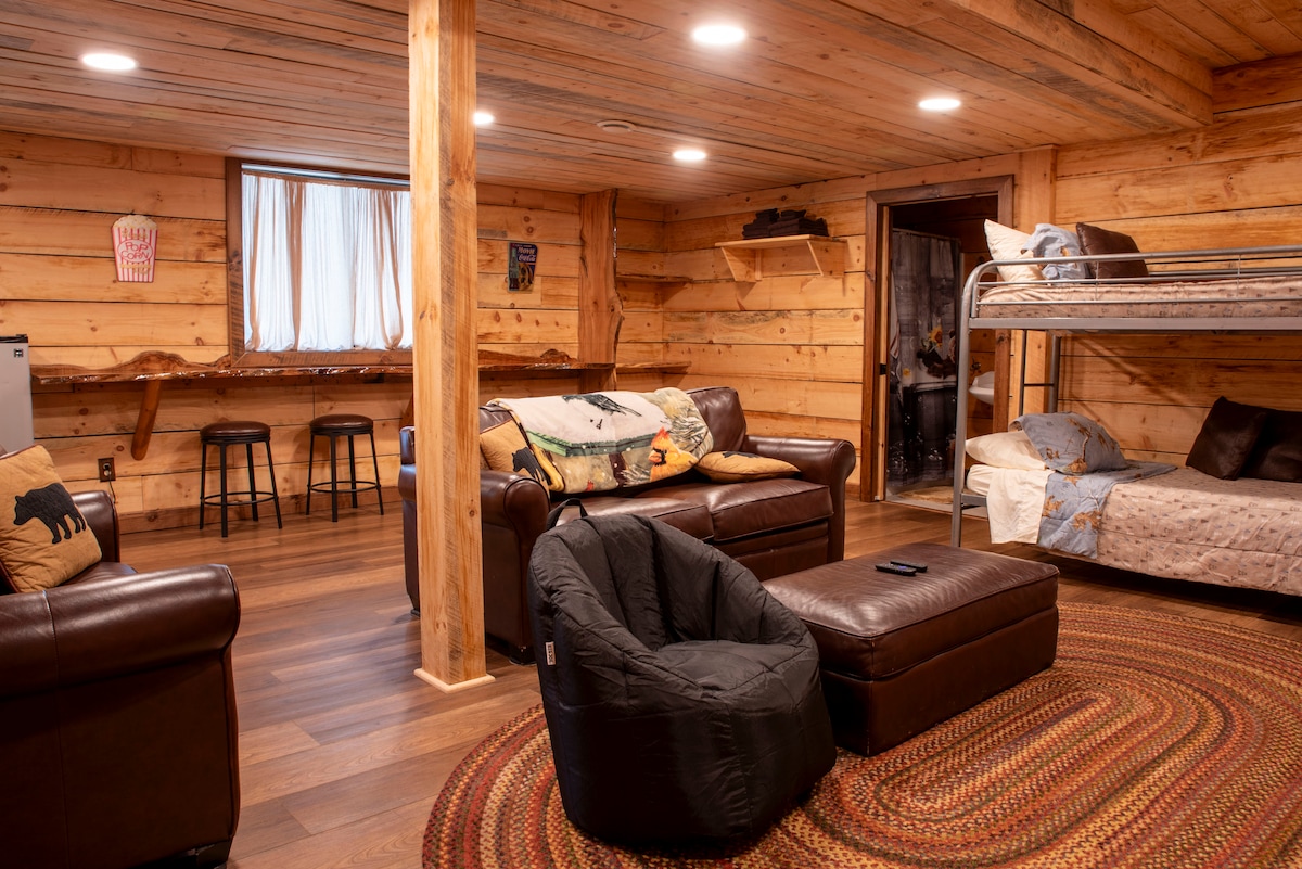 Bear Pause Log Cabin Great Smoky Mountains