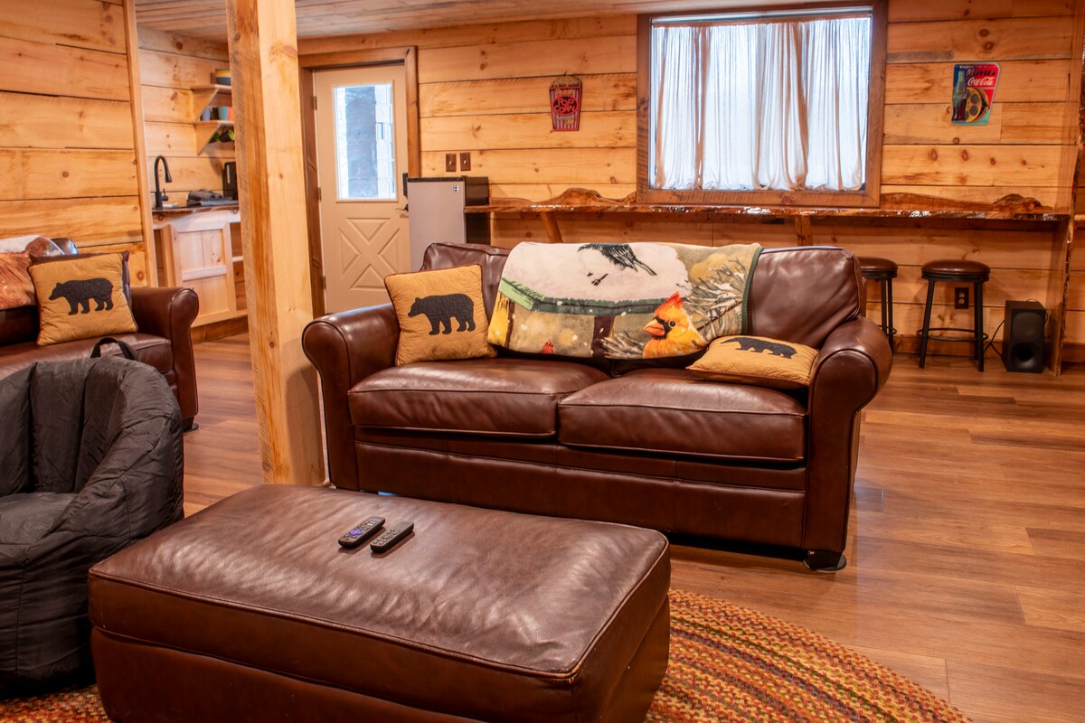 Bear Pause Log Cabin Great Smoky Mountains