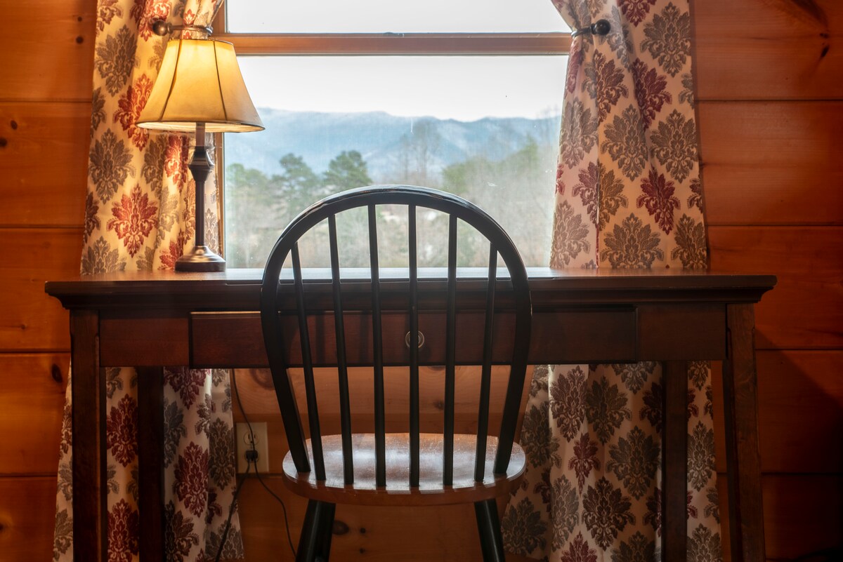 Bear Pause Log Cabin Great Smoky Mountains