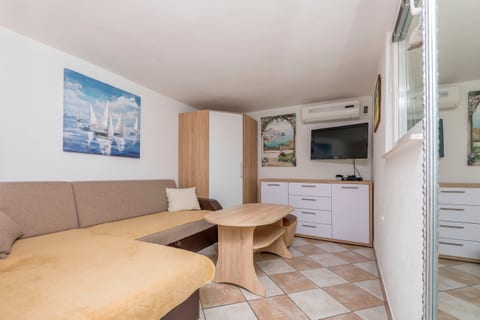 House Osti - Unit 205131-5