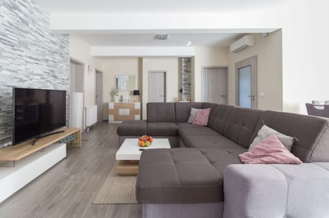 Villa Nicolle - Unit 205273-5
