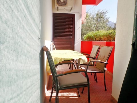 Apartments JAZ- 100 m from pebble beach - A1